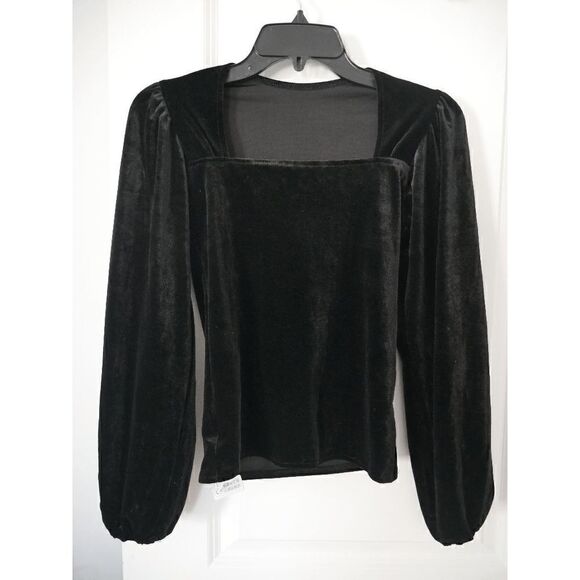 Girls Black Queen Anne Neckline Balloon-Sleeve Velvet Top - Picture 2 of 9